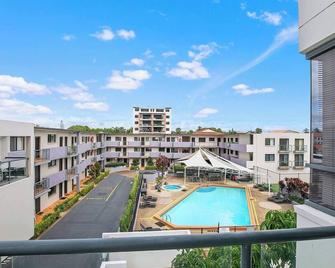 Breezy Beachside - Enjoy Outdoor Fun and Relaxation - Southport - Pool