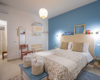 Flegreo bed and breakfast - Naples - Bedroom