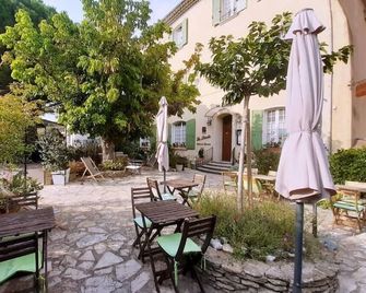 Hôtel Le Siècle - Mazan - Патіо