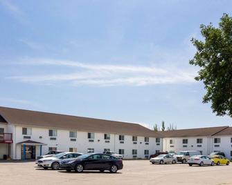 Rodeway Inn - West Fargo - Gebäude