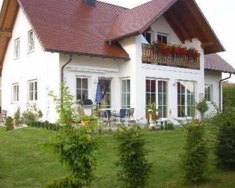 Apartment 95 sqm 4 near Legoland Günzburg for up to 5 people - Oberwaldbach - Edificio