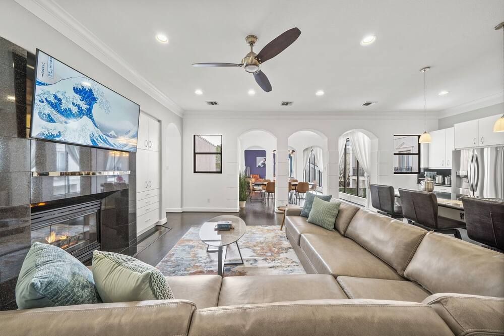 The Kirby Retreat. Heated Pool, King Suites And Games. Secluded, Central Setting - Houston - Ruang tamu