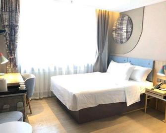Home Inn (Qiqihar Railway Station) - Qiqihar - Bedroom