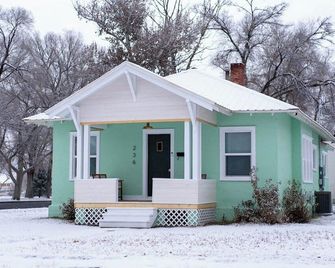 The Green Lantern - Montrose - Building