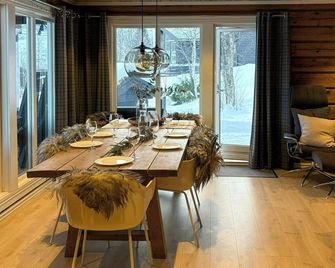 Timber cabin with outdoor spa near Stranda - Skodje - Comedor