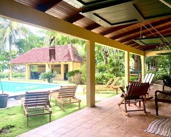 Costa Rican life! Beautiful oceanfront with pool! - Esterillos Este - Piscina