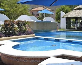 Canadian Resorts Huatulco - La Crucecita - Piscine
