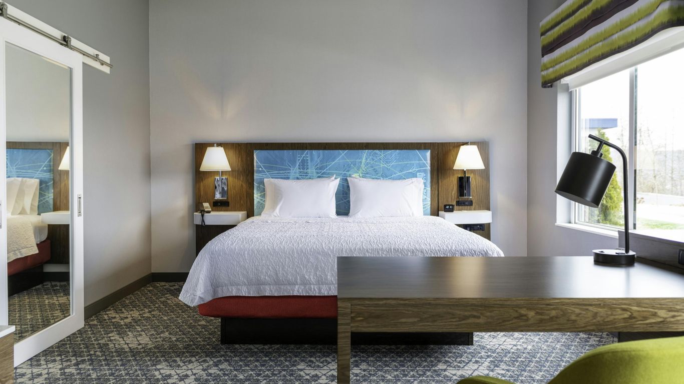 Hampton Inn & Suites Pittsburgh New Stanton