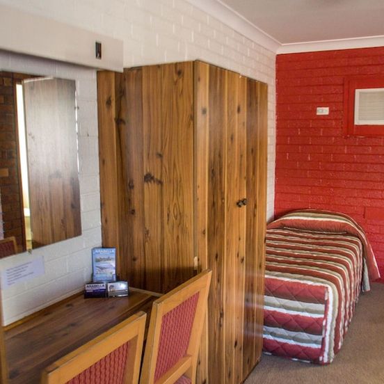 Arabella Motor Inn image 1