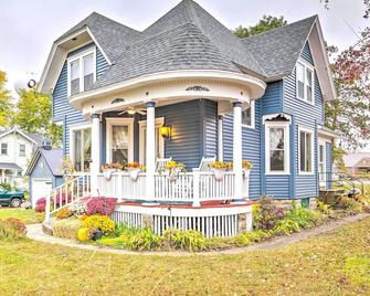 Pet-friendly Osseo Home w/ Fire Pit & Yard! - Osseo - Gebouw
