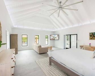 The Mastic Cana Luxury Cottage - North Side - Bedroom