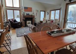 Townhouse On Jay Mountain - 1 Mile To Jay Peak Resort - Trilllium Woods - Jay - Comedor