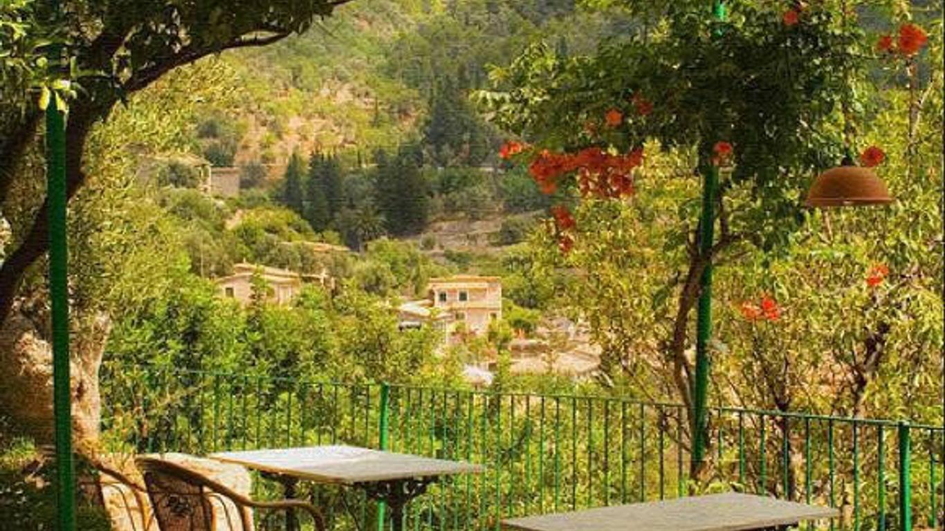 Hostal Villa Verde-Adults Only