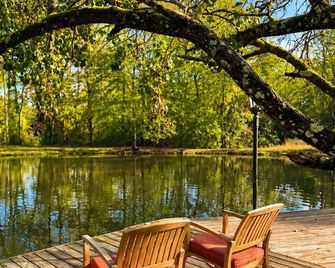 Peach Door Cottage - Lufkin
