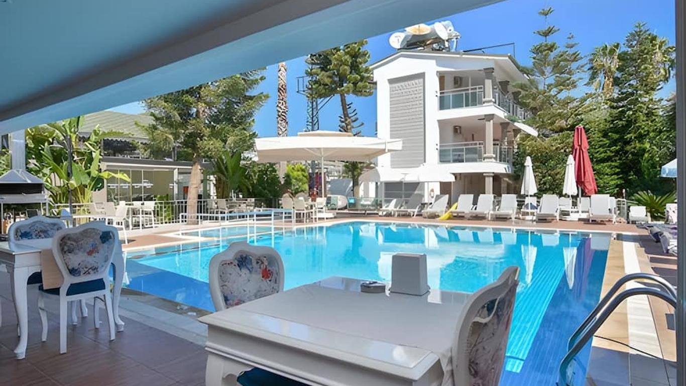 Clover Magic Altinkum Park Hotel