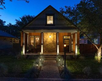 Stunning Vintage Victorian-Era Cottage - Walk to train/river/park/downtown. - Cañon City - Edificio