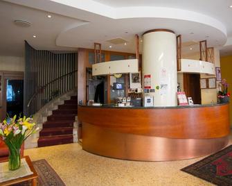 Hotel Brennero - Бассано-дель-Граппа - Рецепція
