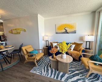 Oceanfront Sanctuary 1 BR w/ Beach Access - Hermosa Beach - Obývací pokoj