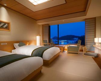 Toba International Hotel Shiojitei - Toba - Kamar Tidur