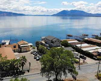 Your Oasis Awaits-On the Lake/Pier/Kitchen Lakeport Room #6 - Lakeport - Vista del exterior