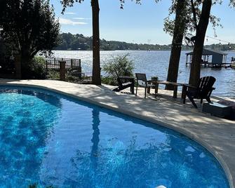 Lakeside Retreat on Lake Gladewater - Gladewater - Pool