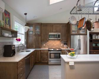New Construction, Light & Bright! \nless Than 1/2 Mile To The Beach - York Beach - Kitchen
