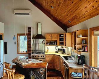 Moonlight Ridge Cabin - Whitefish - Kitchen