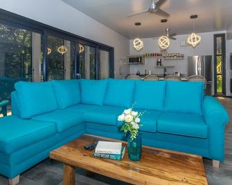 Brisa De Verano 2 Bedroom Home by RedAwning - Coxen Hole - Salon