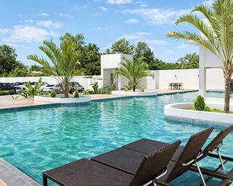 ๋ ์์ด์ค ํ๋ผ์ ํธํ
- ๋ฐํค์ด๋ง์ผ์ค - ์์์ฅ