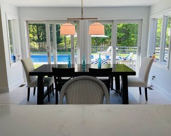 Bridgehampton Home, Perfect for Families, Large Beautiful Secluded Pool - Bridgehampton - Dining room