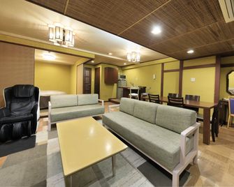 Katsuura Hilltop Hotel & Residence - Katsuura - Lounge