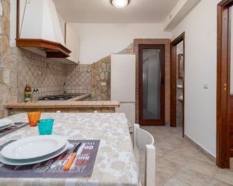 Serenity House by Rentbeat - Allumiere - Cucina