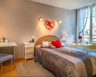 Logis Hotel Au Coeur de Meaulne - Meaulne-Vitray