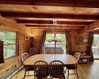 Lakefront Log Home in White Mountains! Dog-Friendly! - Haverhill - Comedor