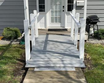 Handicap Accessible 3br Home In Downtown Pc - Port Clinton - Outdoors view