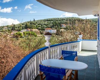 Velendzas Holidays - Alikanas - Balkon