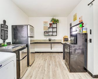 Springdale Vacation Rental about 9 Mi to Fayetteville! - Springdale - Cocina