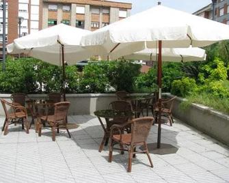 Longoria Avenida - Berrón - Patio