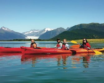 Rainbow Row - Two Private Units in Complex, near Mendenhall Glacier, Trails, and Conveniences! - Juneau - Pool