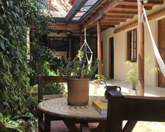 Hotel Casa Azabache - סן קריסטובל דה לס קאסאס - פטיו