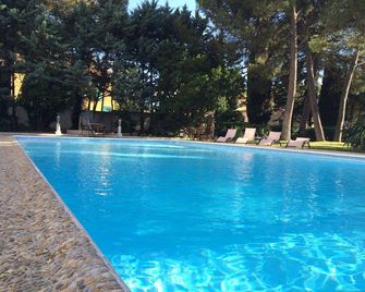 Citotel Le Mirage - Istres - Piscina