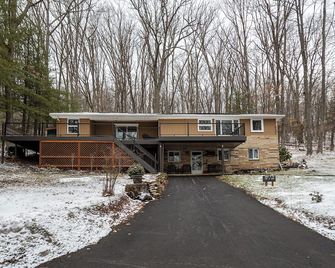 Summer Days Winter Nights - Swanton - Edificio