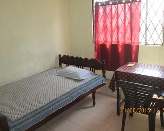 St. Antonys Lodge - Ernakulam - Bedroom