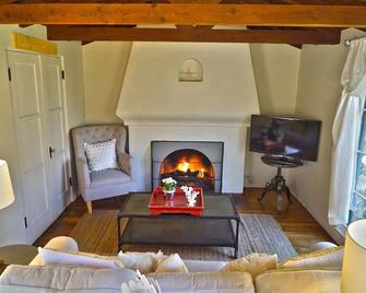 Charming Green Cottage blocks to Beach and Village - Laguna Beach - Soggiorno