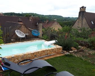 A romantique pittoresque house located inside the fortified walls of Domme. - Domme - Piscine