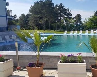 Blue Bay Palace Apart Complex - Pomorie - Piscina