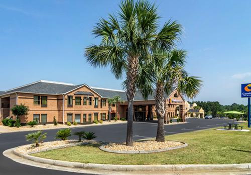 Comfort Inn And Suites Perry National Fairgrounds Area 96 1 4 2 Perry Hotel Deals Reviews Kayak