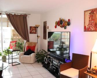 North Miami Beach Apartamento Compartido - North Miami Beach - Living room
