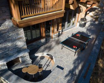 Hunter by Avantstay Riverfront Cabin w/ Prvt Cottage 5mins From Palisades - Olympic Valley - Patio