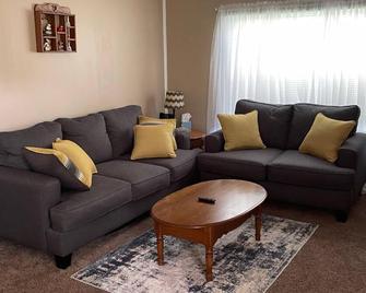 Spacious 4 bedroom Home in Belvedere subdivision - Beatrice - Soggiorno